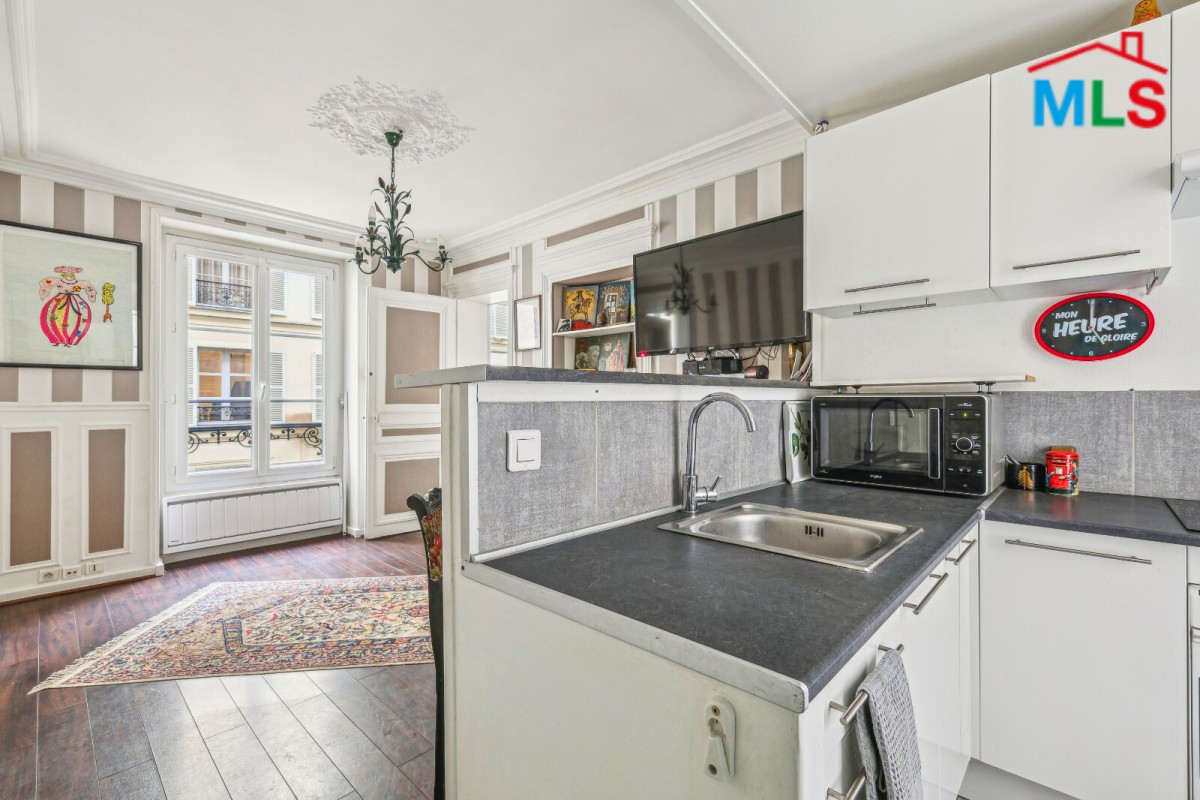 BEAUTIFUL 2-BEDROOMS APARTMENT FOR SALE l PARIS 8ème l FRANCE - 55m2