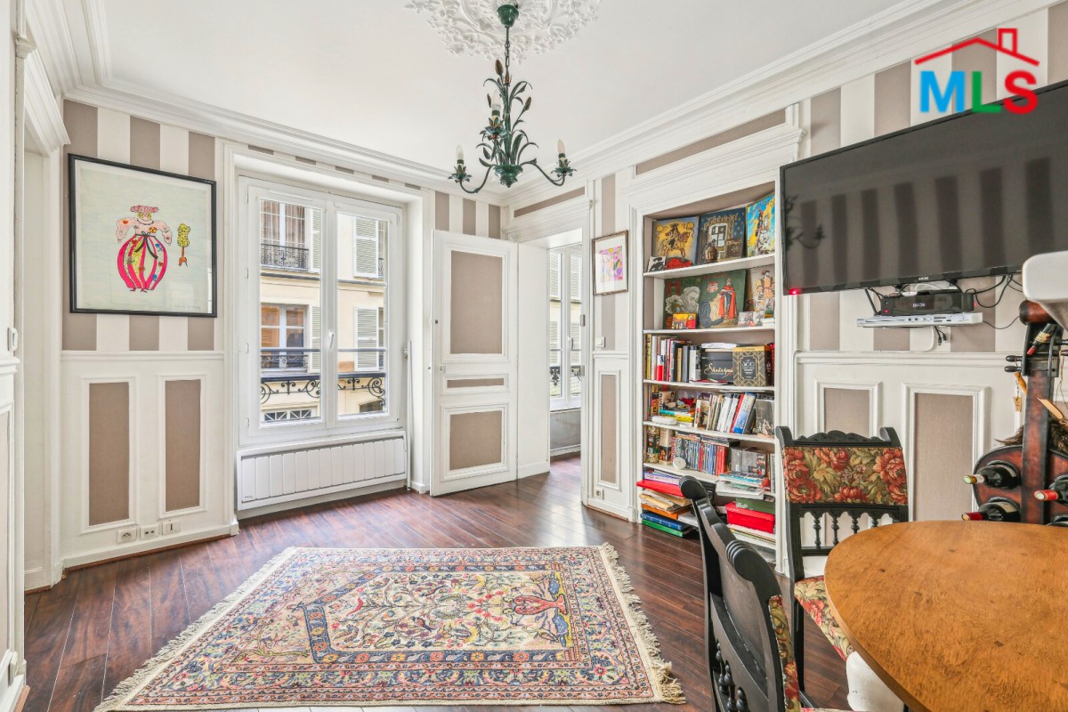 BEAUTIFUL 2-BEDROOMS APARTMENT FOR SALE l PARIS 8ème l FRANCE - 55m2