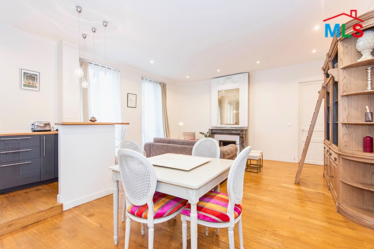 DELIGHTFUL 2-BEDROOMS APARTMENT FOR SALE l PARIS 8ème l FRANCE - 65m2