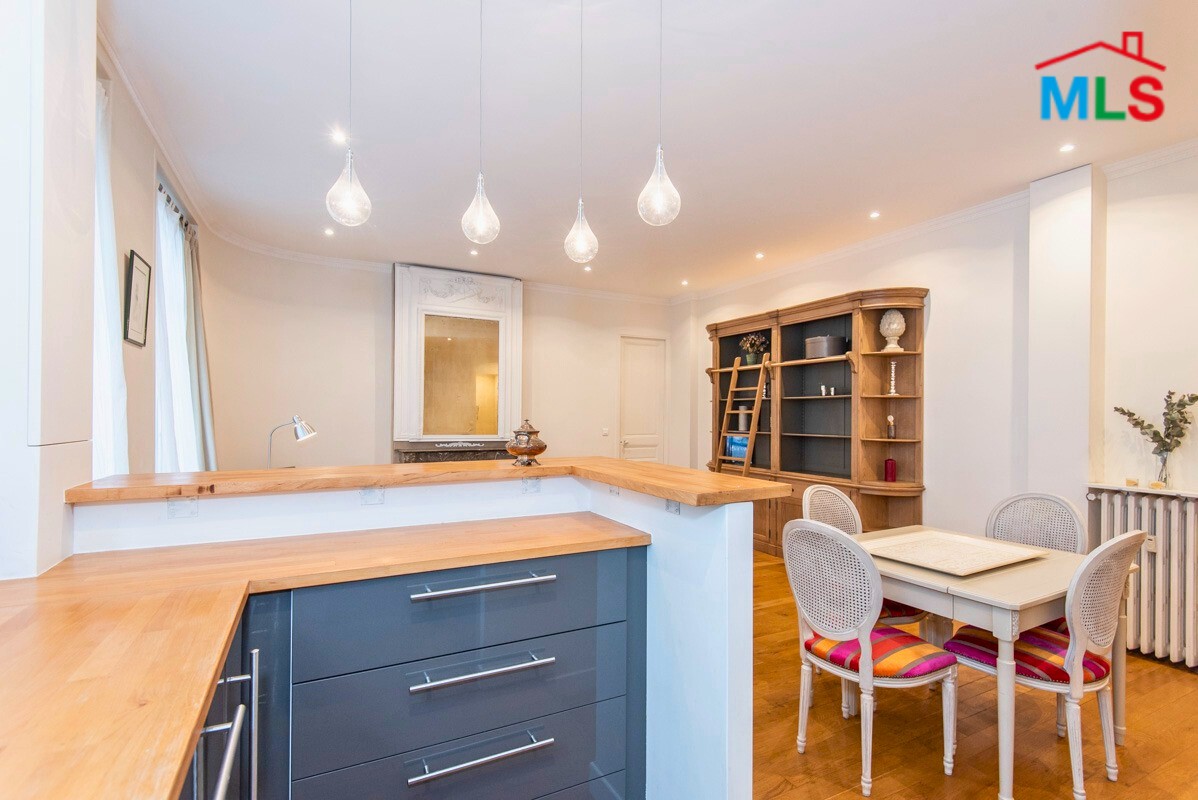 DELIGHTFUL 2-BEDROOMS APARTMENT FOR SALE l PARIS 8ème l FRANCE - 65m2