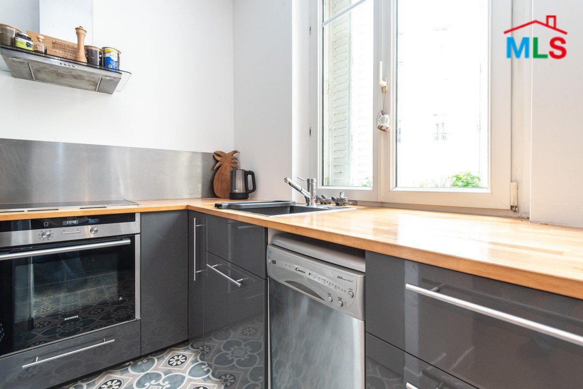 DELIGHTFUL 2-BEDROOMS APARTMENT FOR SALE l PARIS 8ème l FRANCE - 65m2