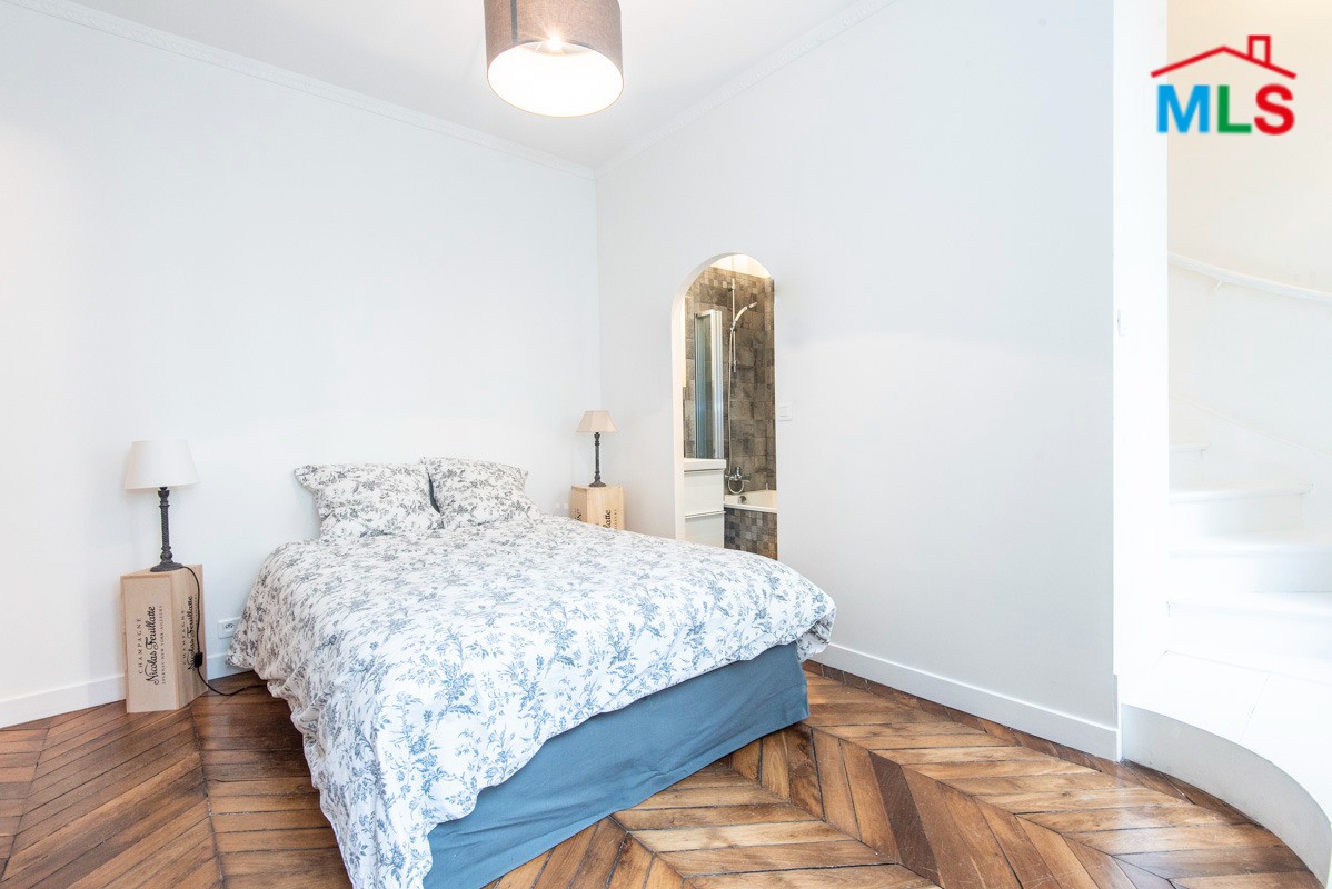 DELIGHTFUL 2-BEDROOMS APARTMENT FOR SALE l PARIS 8ème l FRANCE - 65m2