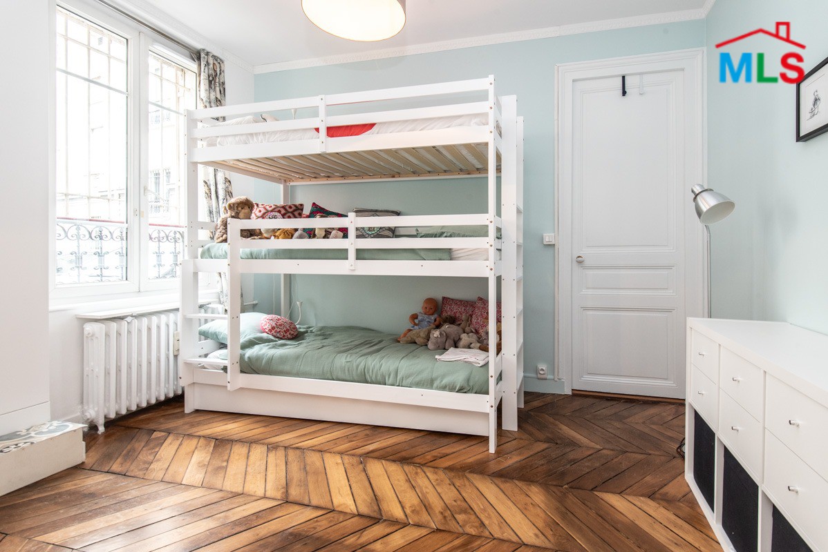 DELIGHTFUL 2-BEDROOMS APARTMENT FOR SALE l PARIS 8ème l FRANCE - 65m2