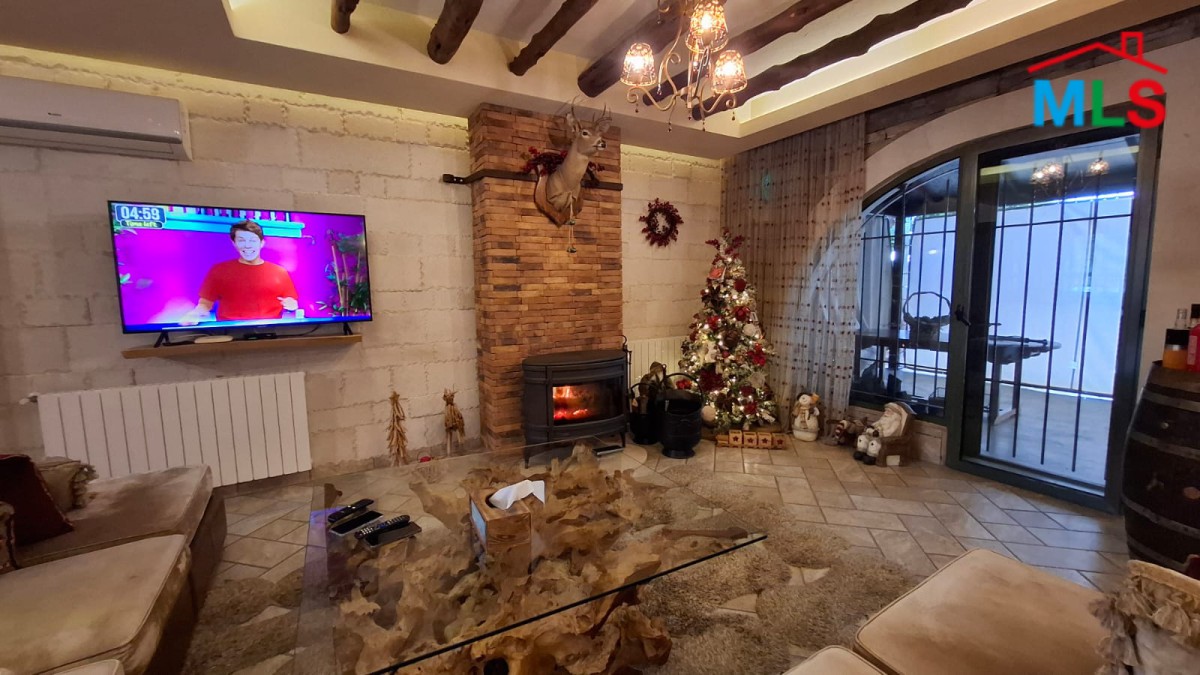 Private High-End Duplex For Sale in Aamchit
