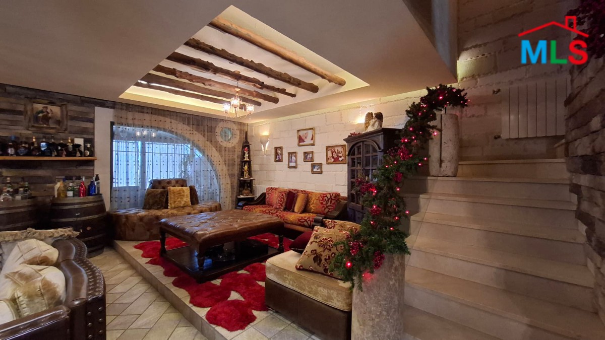 Private High-End Duplex For Sale in Aamchit