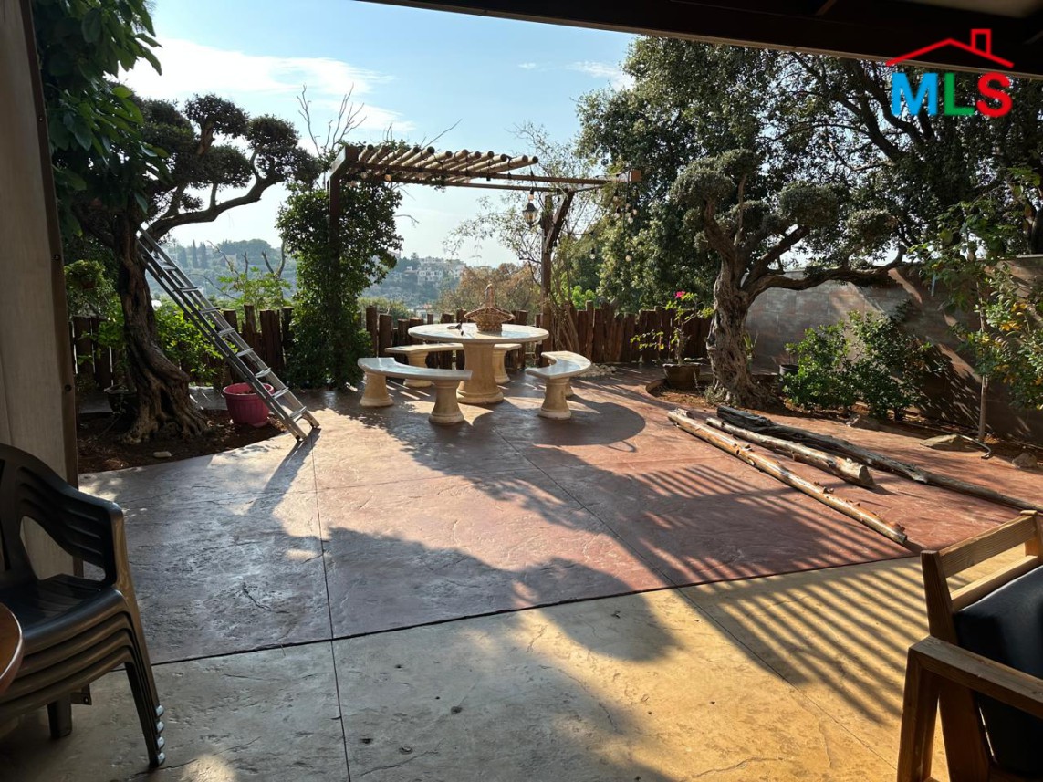 Private High-End Duplex For Sale in Aamchit