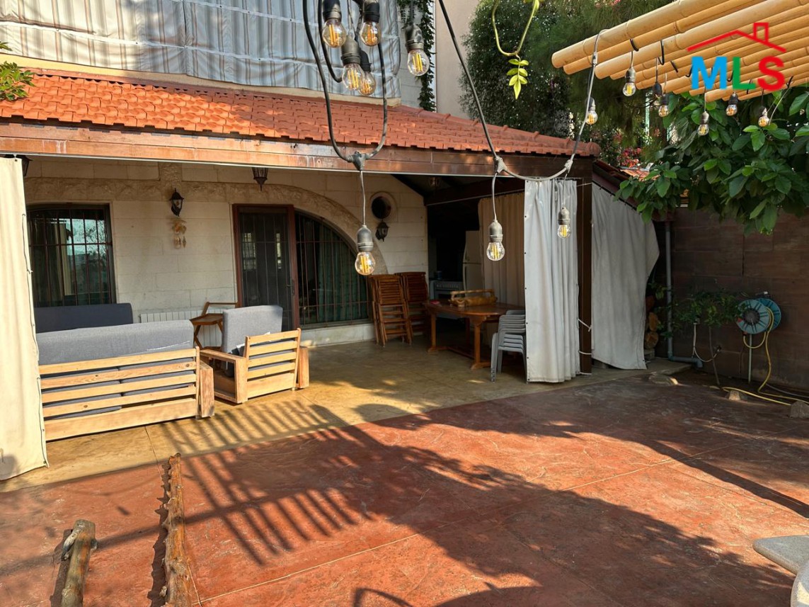 Private High-End Duplex For Sale in Aamchit