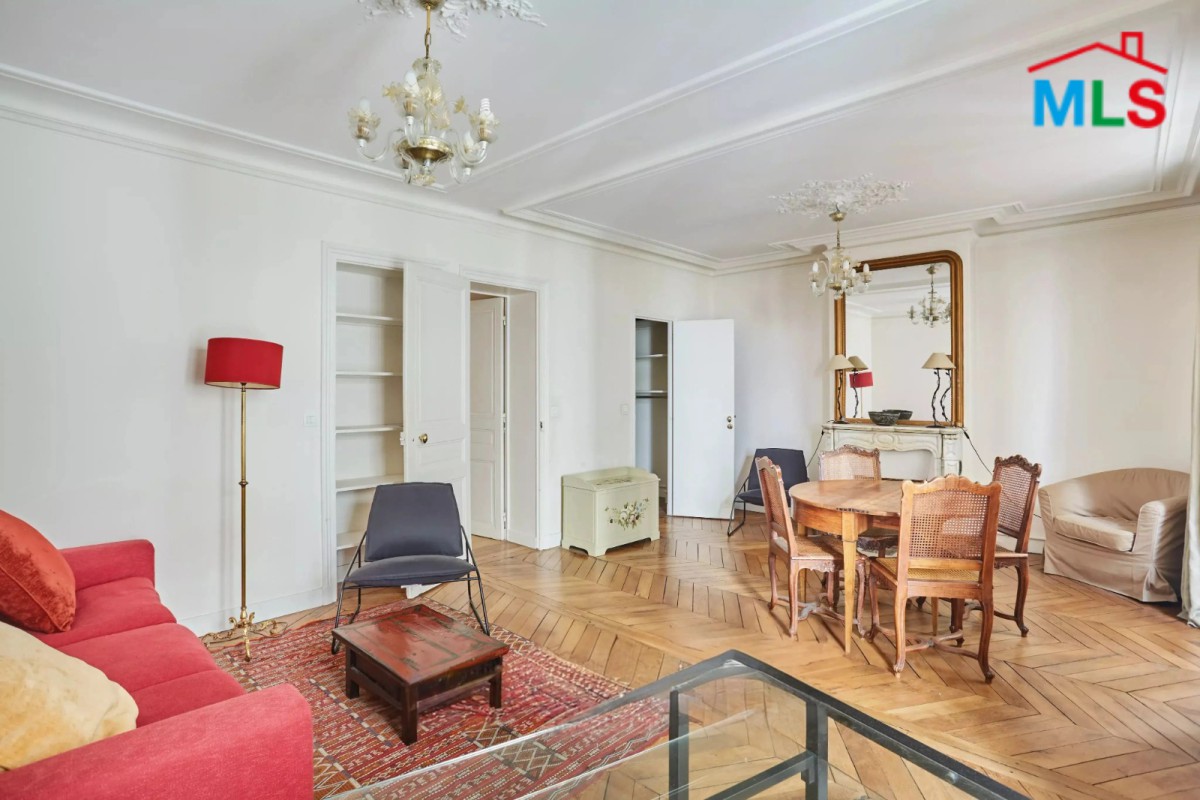 CHARMING ONE BEDROOM APARTMENT FOR SALE l PARIS 8ème l FRANCE - 58m2