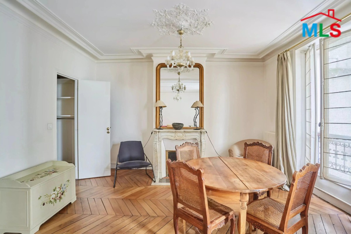 CHARMING ONE BEDROOM APARTMENT FOR SALE l PARIS 8ème l FRANCE - 58m2