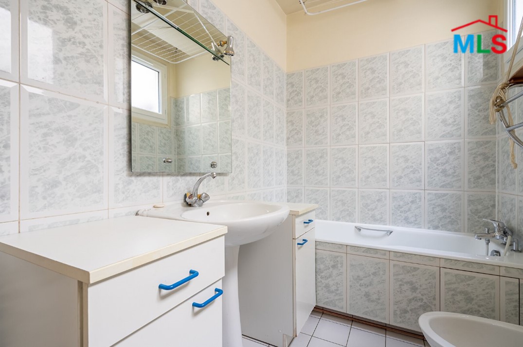 BEAUTIFUL 3-BEDROOM APARTMENT FOR SALE l PARIS 16ème l FRANCE - 147m2