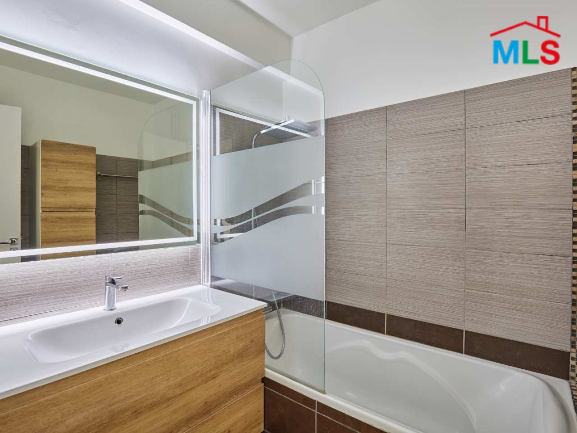 BRIGHT 2 BEDROOMS APARTMENT FOR SALE l PARIS 16ème l FRANCE - 90m2