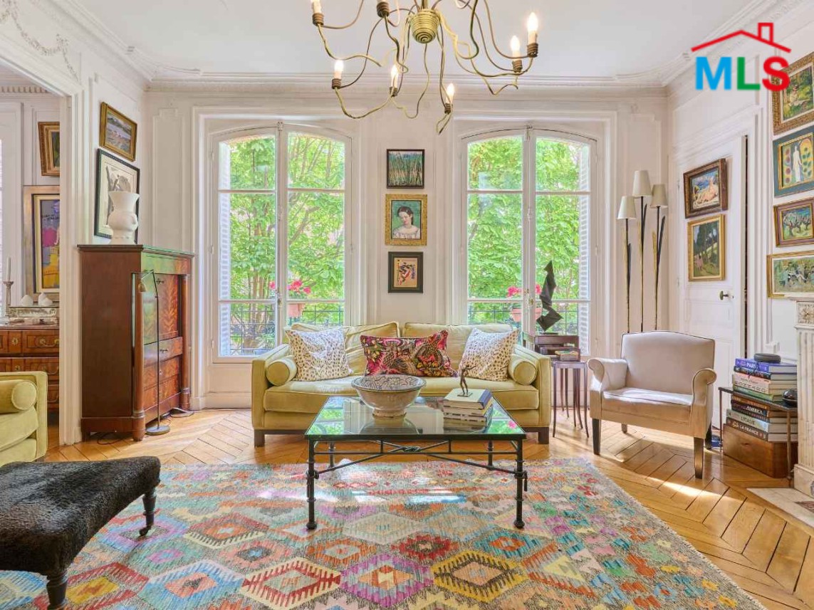 TRADITIONAL 3-BEDROOM APARTMENT FOR SALE l PARIS 16ème l FRANCE - 130m2