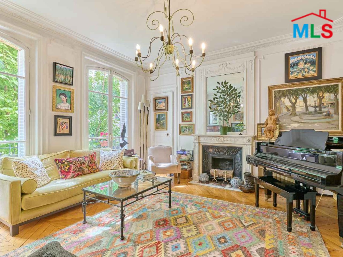 TRADITIONAL 3-BEDROOM APARTMENT FOR SALE l PARIS 16ème l FRANCE - 130m2