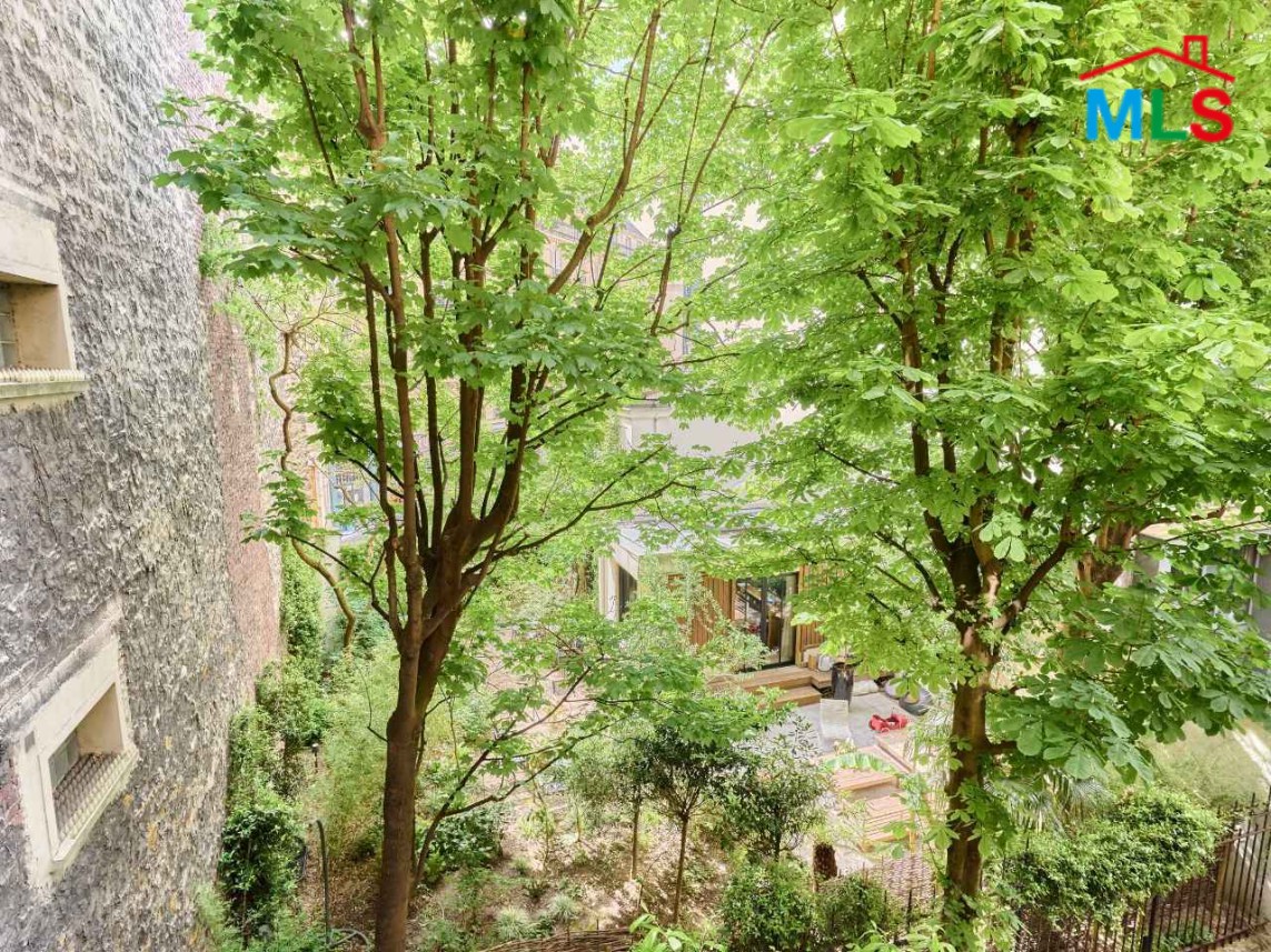 TRADITIONAL 3-BEDROOM APARTMENT FOR SALE l PARIS 16ème l FRANCE - 130m2