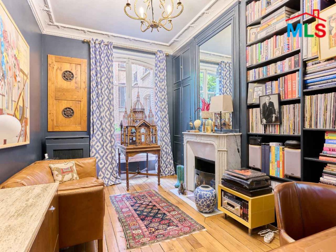 TRADITIONAL 3-BEDROOM APARTMENT FOR SALE l PARIS 16ème l FRANCE - 130m2
