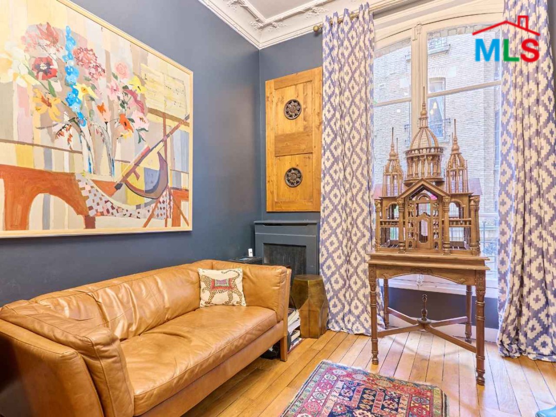 TRADITIONAL 3-BEDROOM APARTMENT FOR SALE l PARIS 16ème l FRANCE - 130m2