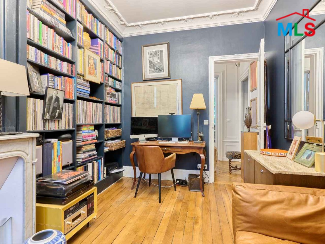 TRADITIONAL 3-BEDROOM APARTMENT FOR SALE l PARIS 16ème l FRANCE - 130m2