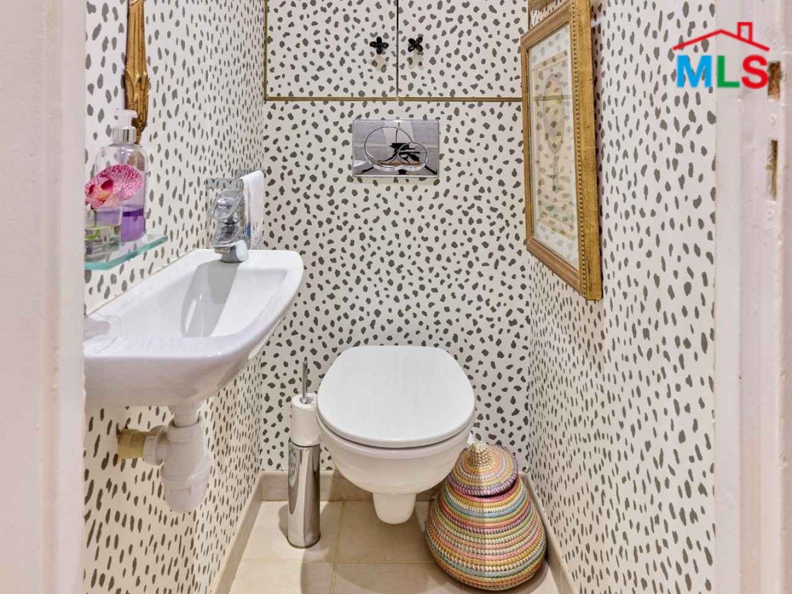 TRADITIONAL 3-BEDROOM APARTMENT FOR SALE l PARIS 16ème l FRANCE - 130m2