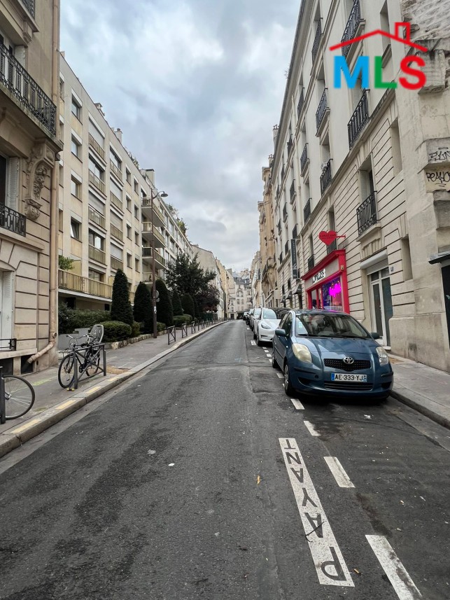 TRADITIONAL 3-BEDROOM APARTMENT FOR SALE l PARIS 16ème l FRANCE - 130m2