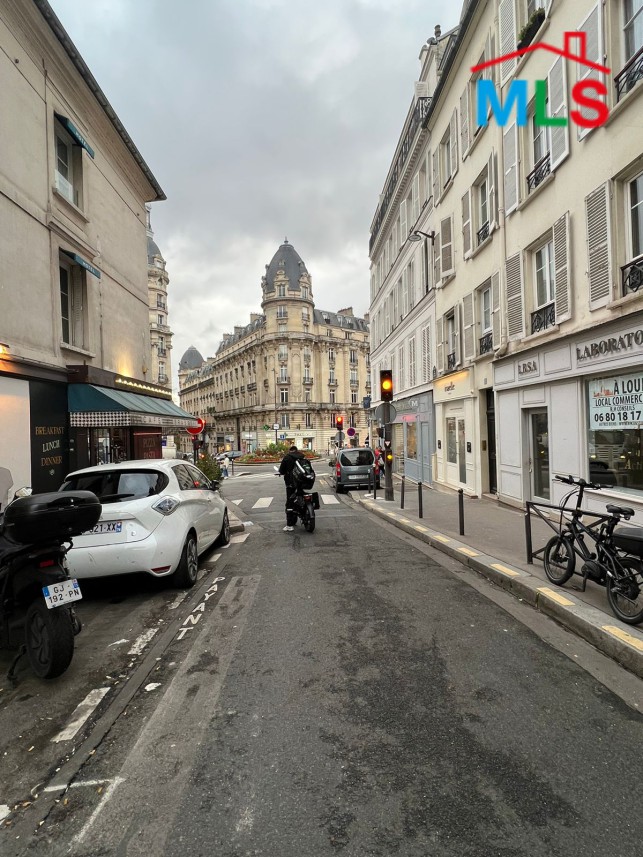 TRADITIONAL 3-BEDROOM APARTMENT FOR SALE l PARIS 16ème l FRANCE - 130m2