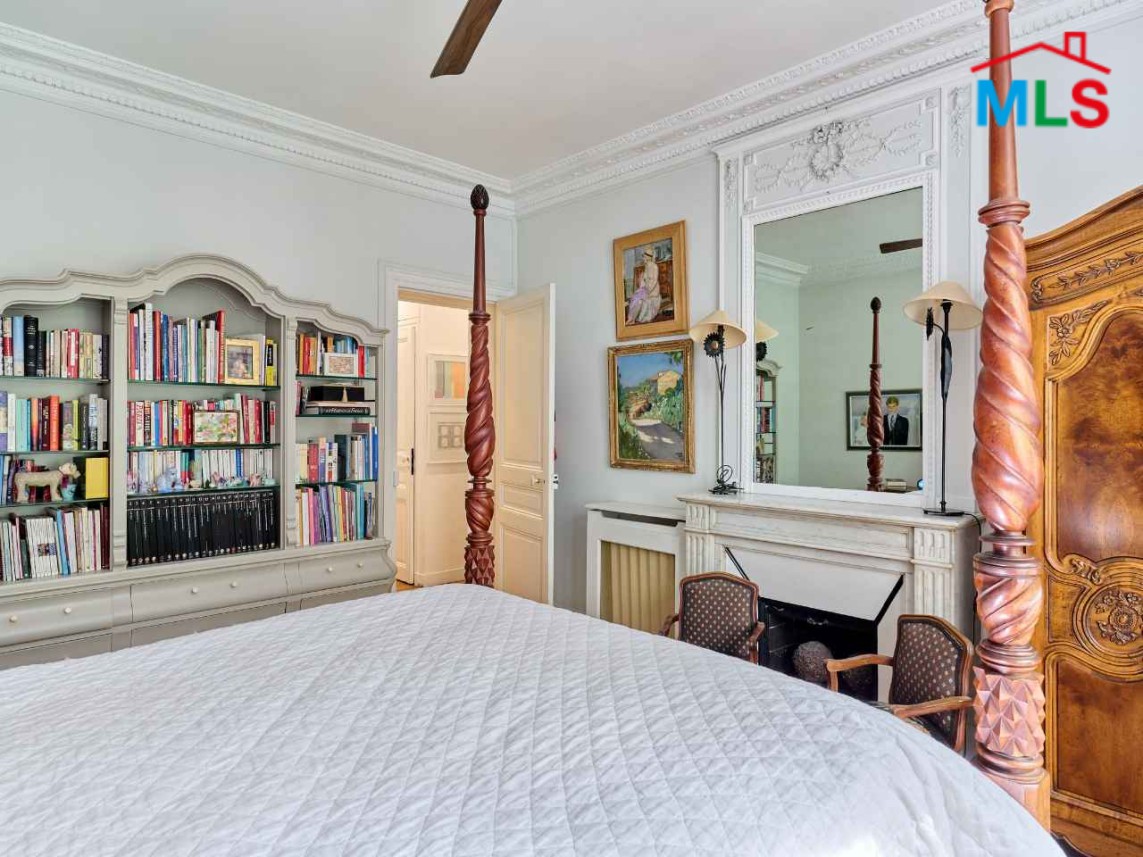 TRADITIONAL 3-BEDROOM APARTMENT FOR SALE l PARIS 16ème l FRANCE - 130m2