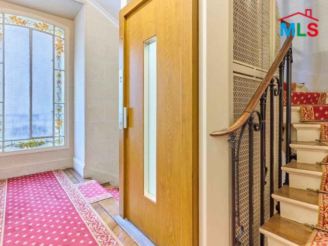 TRADITIONAL 3-BEDROOM APARTMENT FOR SALE l PARIS 16ème l FRANCE - 130m2