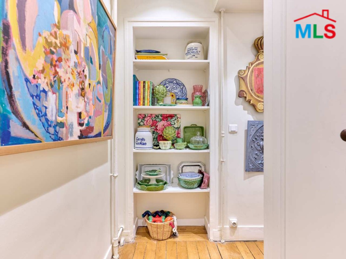 TRADITIONAL 3-BEDROOM APARTMENT FOR SALE l PARIS 16ème l FRANCE - 130m2
