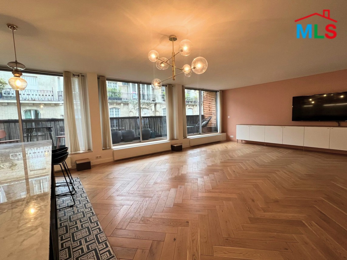 RENOVATED 3-BEDROOM APARTMENT FOR SALE l PARIS 16ème l FRANCE - 122m2