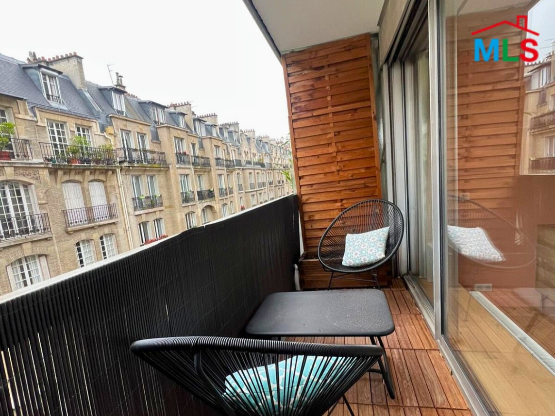 RENOVATED 3-BEDROOM APARTMENT FOR SALE l PARIS 16ème l FRANCE - 122m2