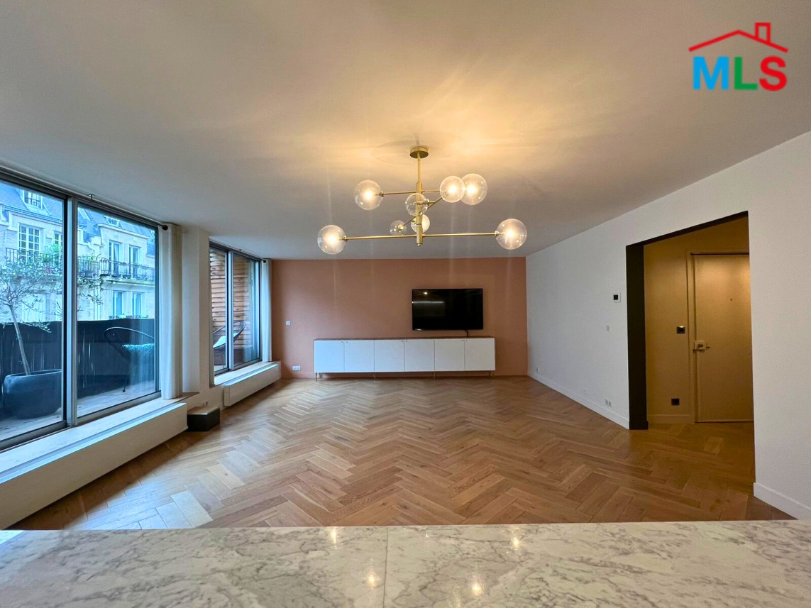 RENOVATED 3-BEDROOM APARTMENT FOR SALE l PARIS 16ème l FRANCE - 122m2