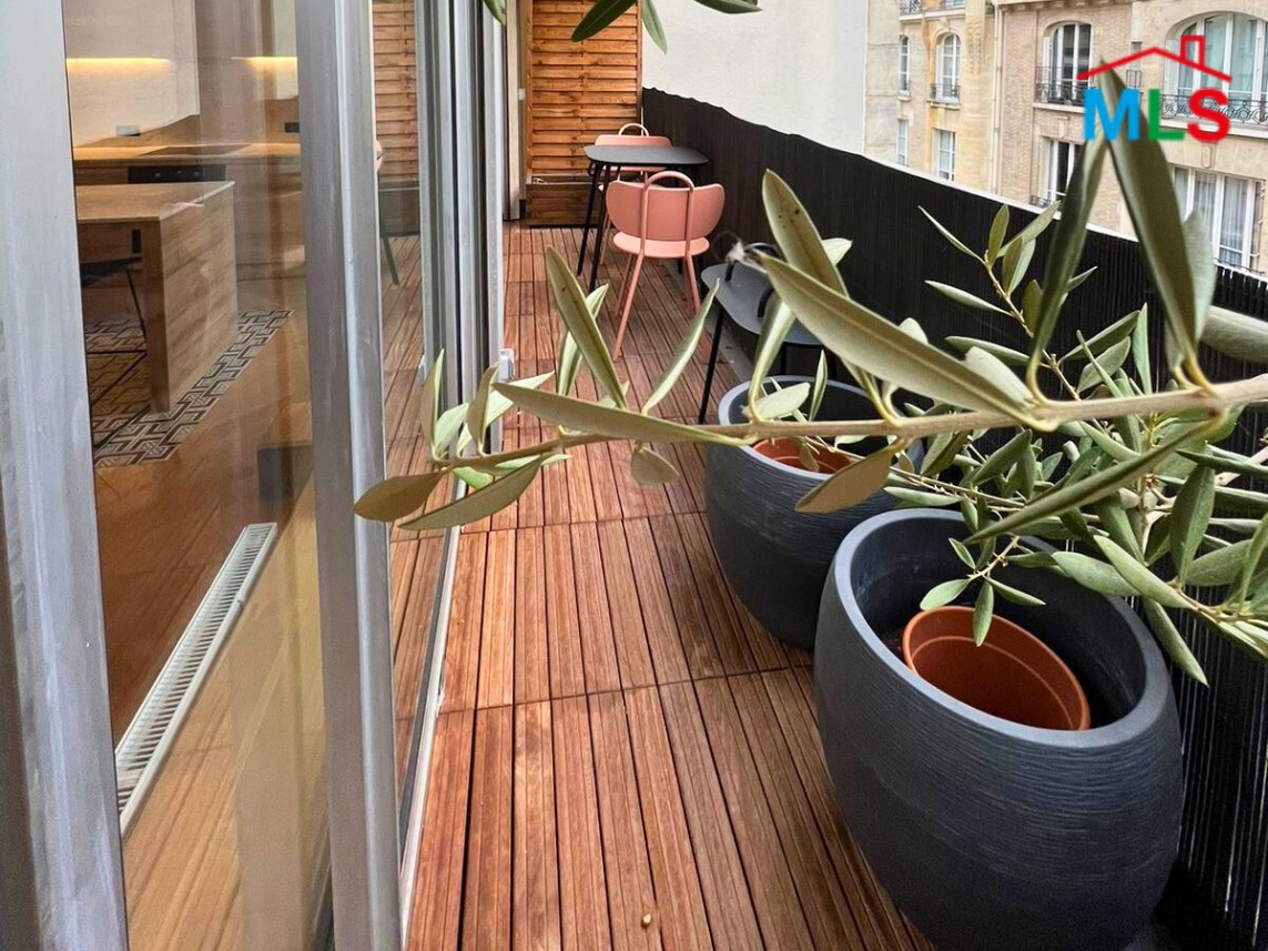 RENOVATED 3-BEDROOM APARTMENT FOR SALE l PARIS 16ème l FRANCE - 122m2