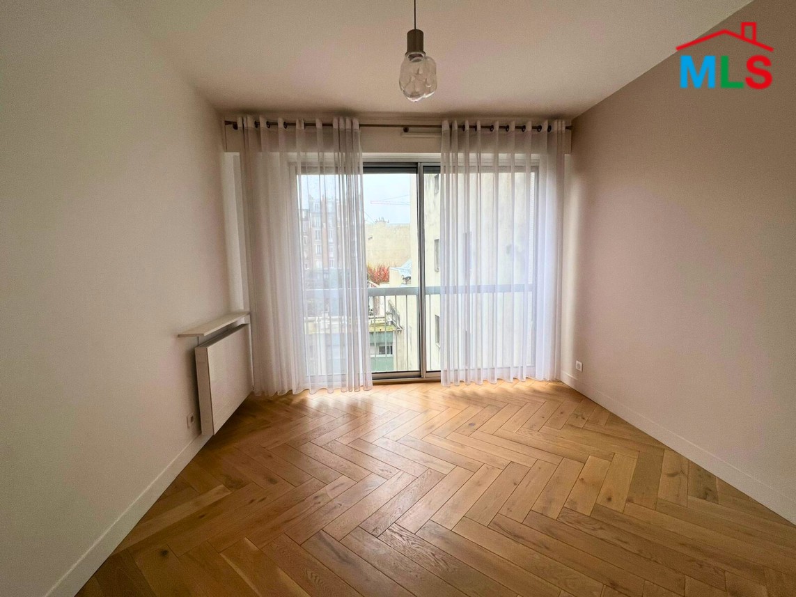 RENOVATED 3-BEDROOM APARTMENT FOR SALE l PARIS 16ème l FRANCE - 122m2