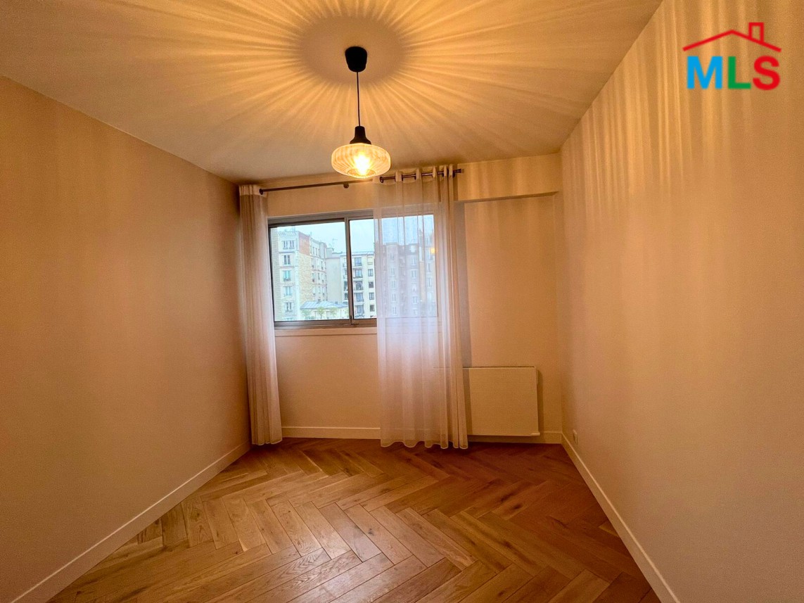 RENOVATED 3-BEDROOM APARTMENT FOR SALE l PARIS 16ème l FRANCE - 122m2