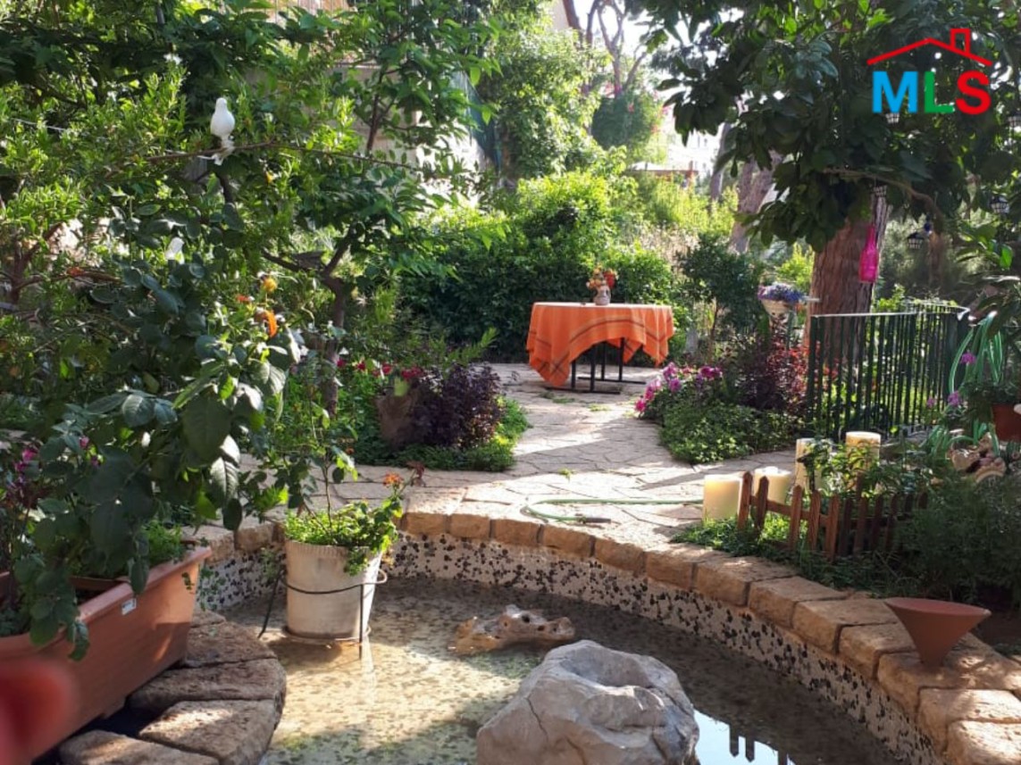 Villa With a Large Garden & Terrace For Sale in Naccache