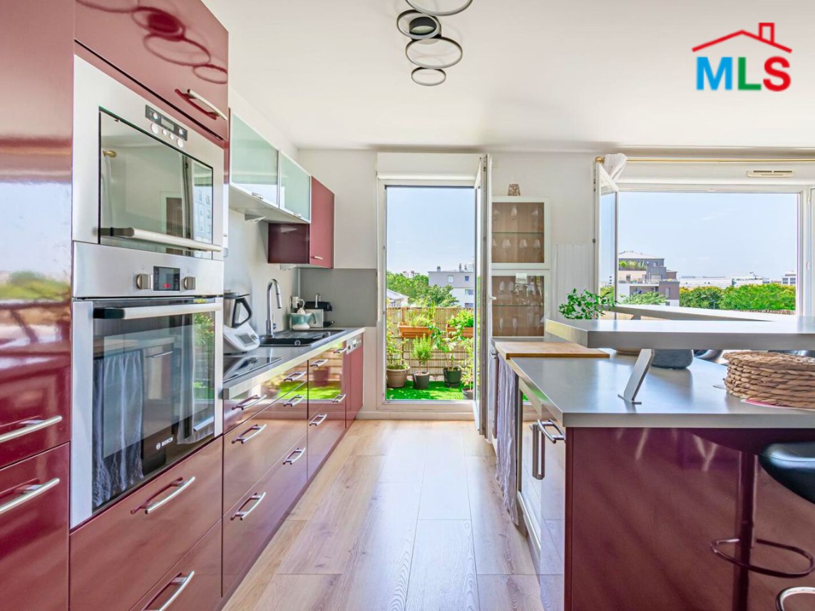 3-BEDROOM APARTMENT WITH TERRACES FOR SALE | RUEIL-MALMAISON l FRANCE- 93 m2