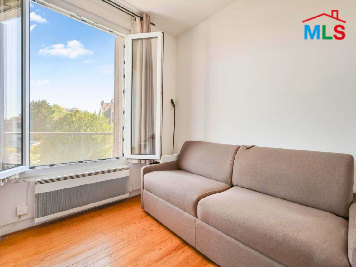 BRIGHT STUDIO WITH NICE VIEW FOR SALE | RUEIL-MALMAISON FRANCE - 20 m2