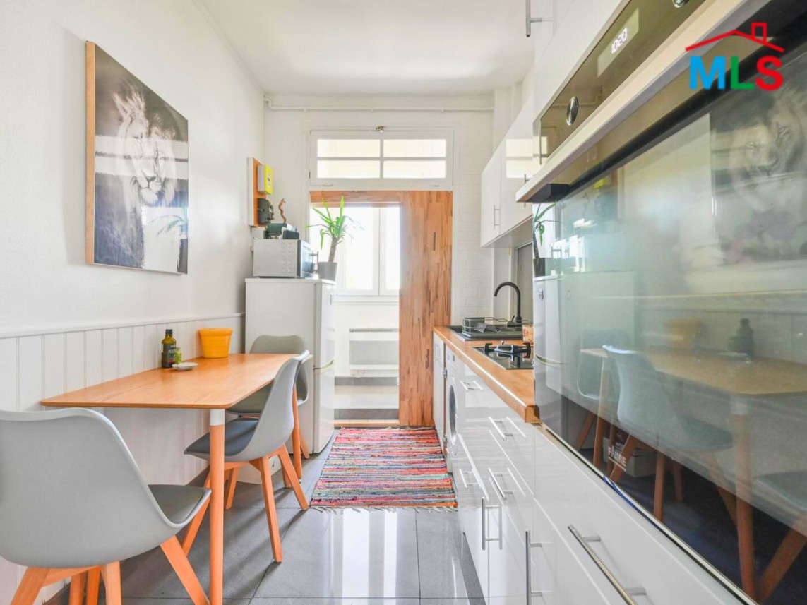BRIGHT STUDIO WITH NICE VIEW FOR SALE | RUEIL-MALMAISON FRANCE - 20 m2