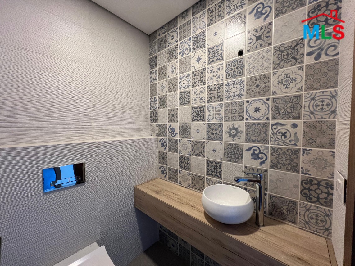 High-End 300 SQM Apartment For Sale in Kfarhbeib