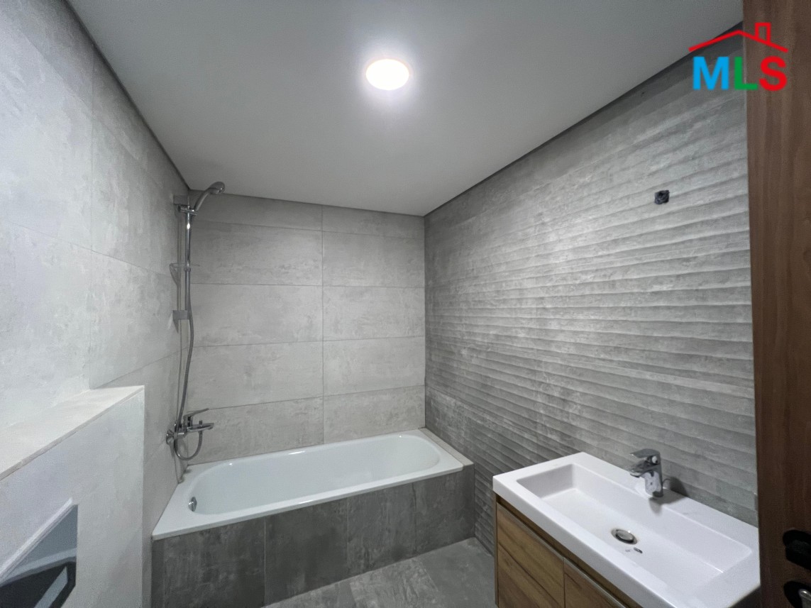 High-End 300 SQM Apartment For Sale in Kfarhbeib