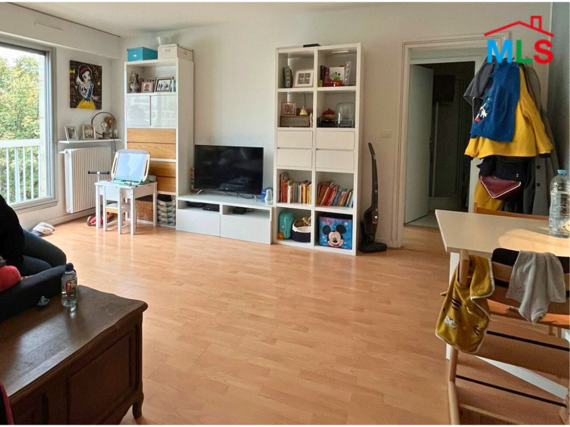 ONE-BEDROOM APARTMENT FOR SALE IN RUEIL-MALMAISON l FRANCE - 44m2