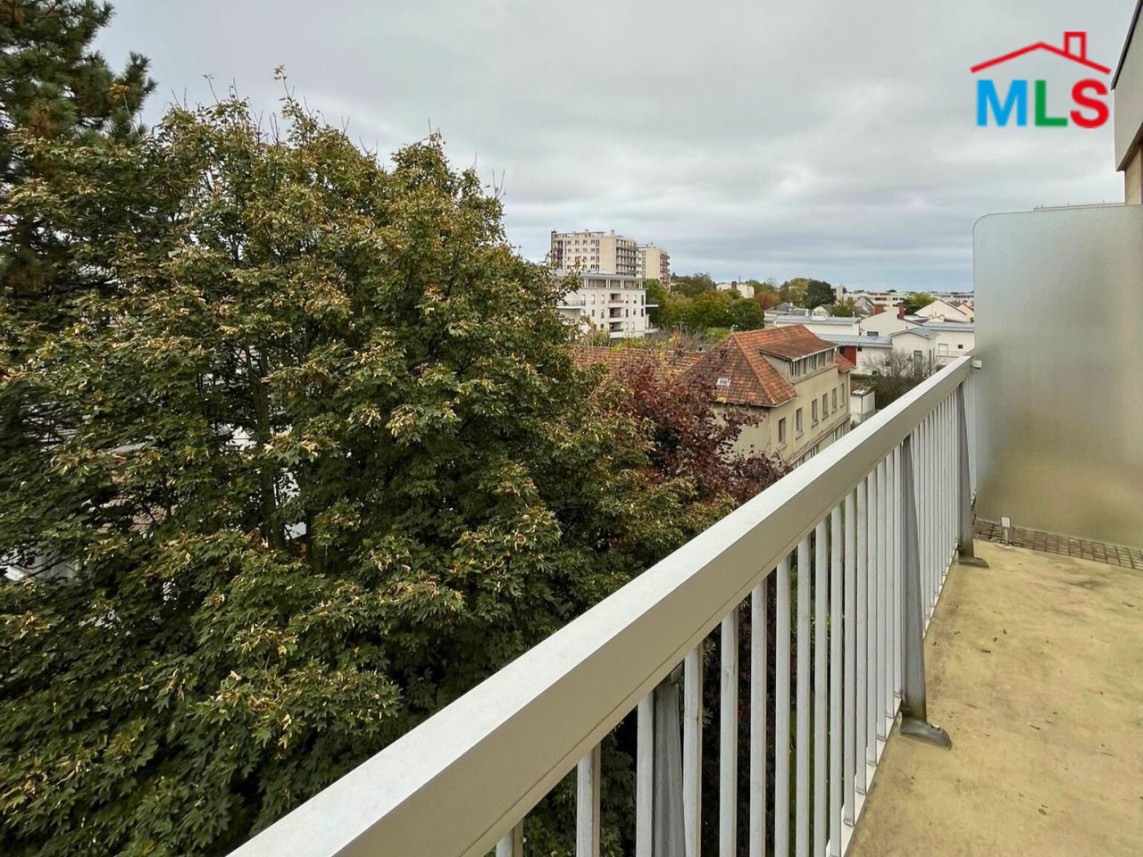 ONE-BEDROOM APARTMENT FOR SALE IN RUEIL-MALMAISON l FRANCE - 44m2