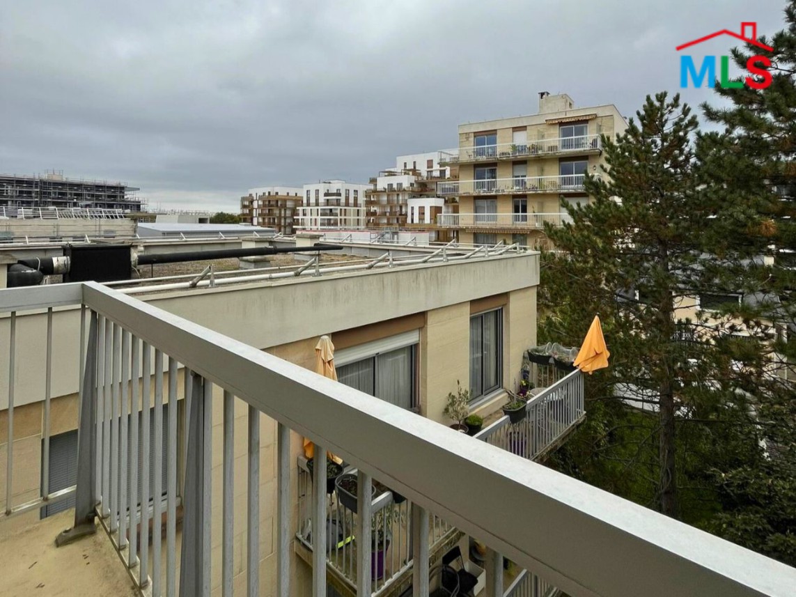 ONE-BEDROOM APARTMENT FOR SALE IN RUEIL-MALMAISON l FRANCE - 44m2