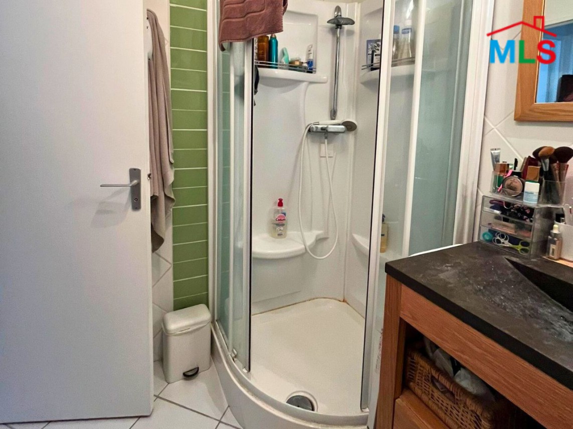 ONE-BEDROOM APARTMENT FOR SALE IN RUEIL-MALMAISON l FRANCE - 44m2