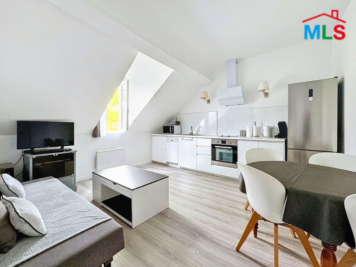 ONE-BEDROOM APARTMENT FOR SALE IN RUEIL-MALMAISON, CENTRE VILLE l FRANCE - 32m2