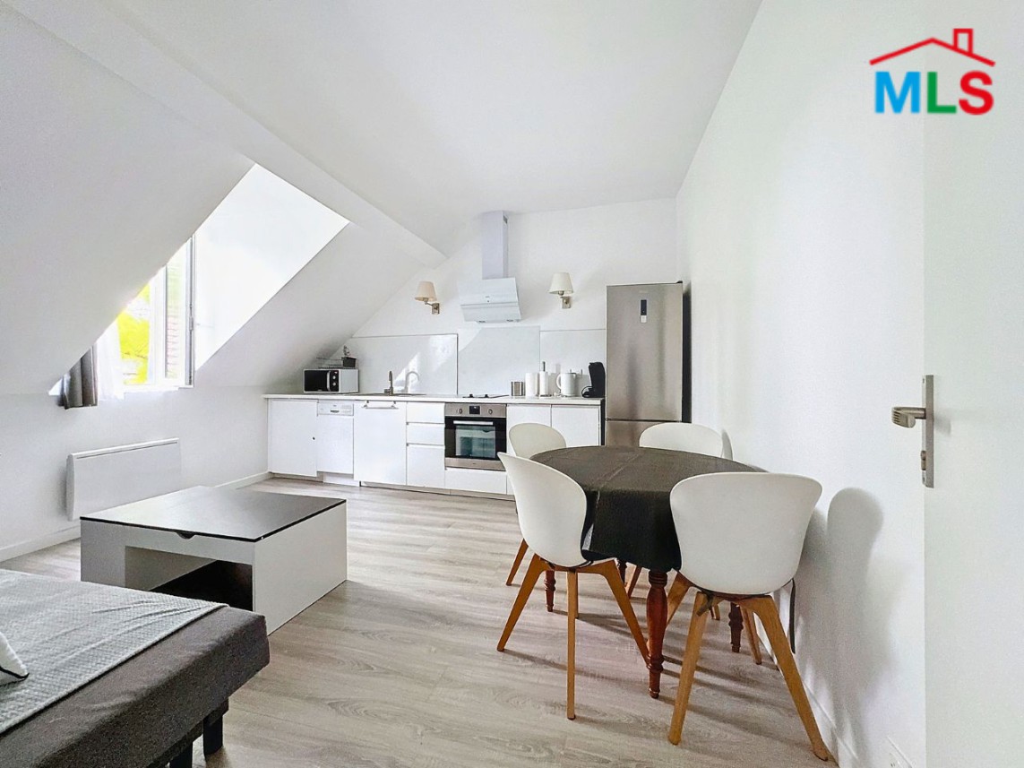 ONE-BEDROOM APARTMENT FOR SALE IN RUEIL-MALMAISON, CENTRE VILLE l FRANCE - 32m2