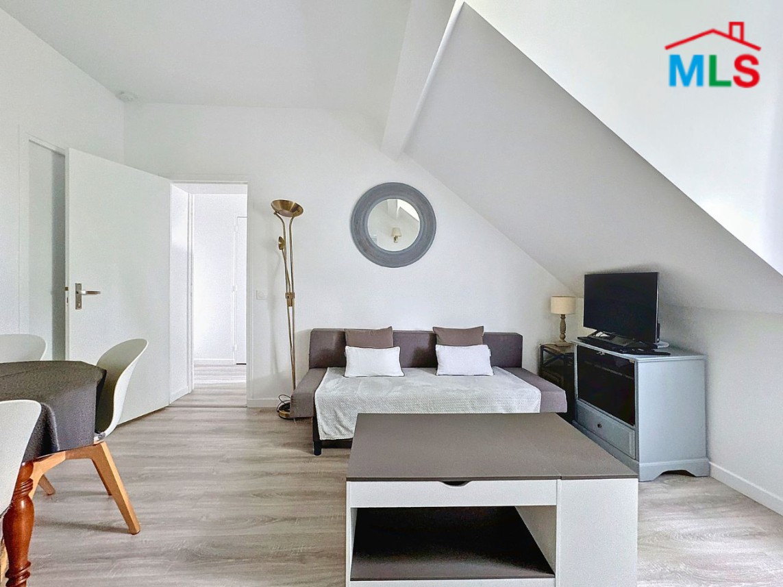 ONE-BEDROOM APARTMENT FOR SALE IN RUEIL-MALMAISON, CENTRE VILLE l FRANCE - 32m2