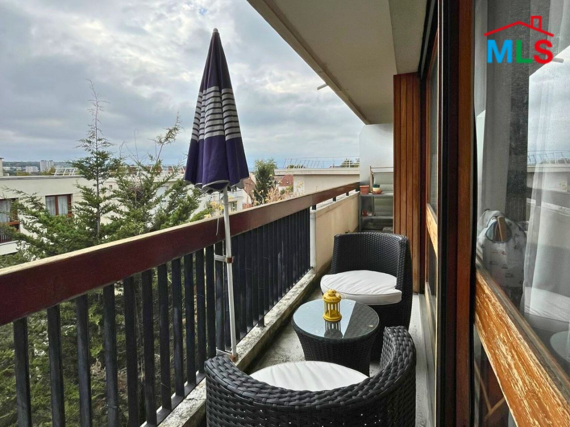 ONE-BEDROOM APARTMENT FOR SALE IN RUEIL-MALMAISON l FRANCE - 53m2