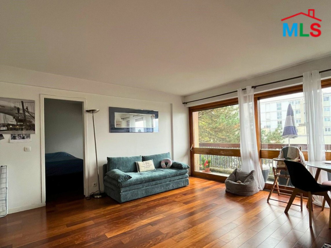 ONE-BEDROOM APARTMENT FOR SALE IN RUEIL-MALMAISON l FRANCE - 53m2