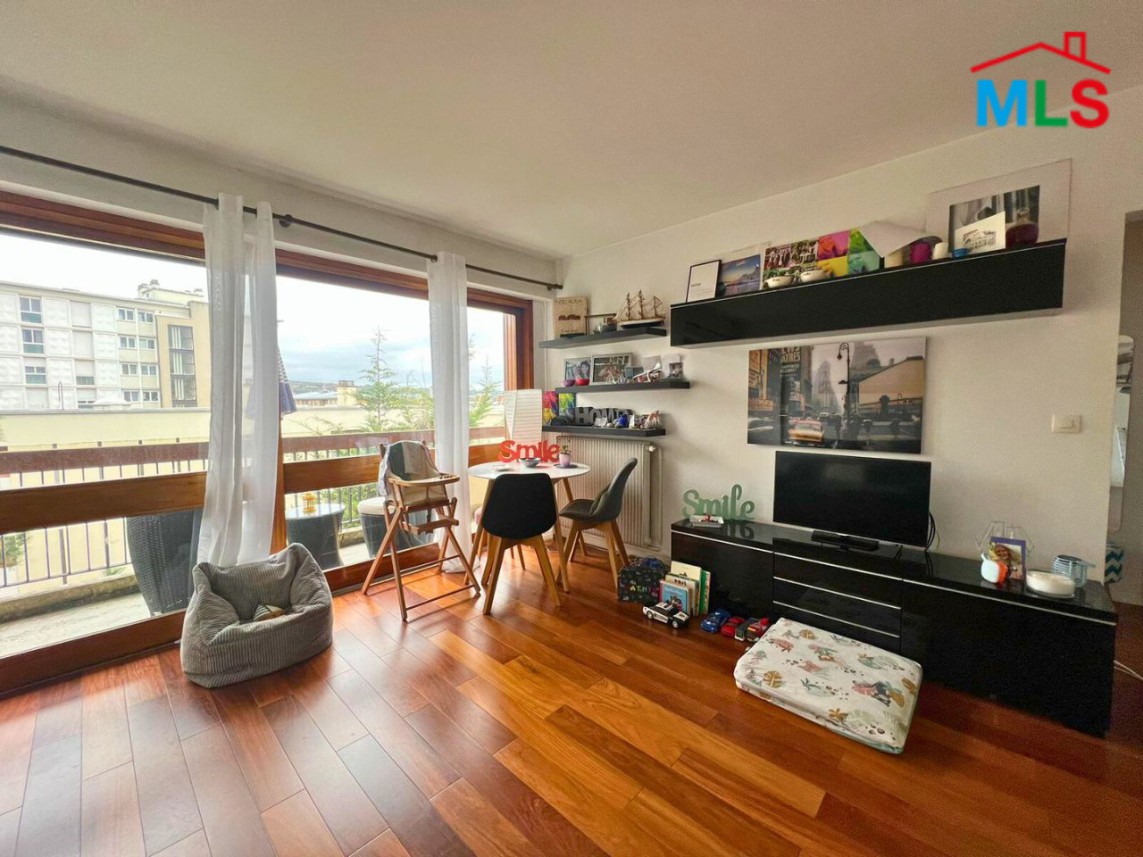 ONE-BEDROOM APARTMENT FOR SALE IN RUEIL-MALMAISON l FRANCE - 53m2