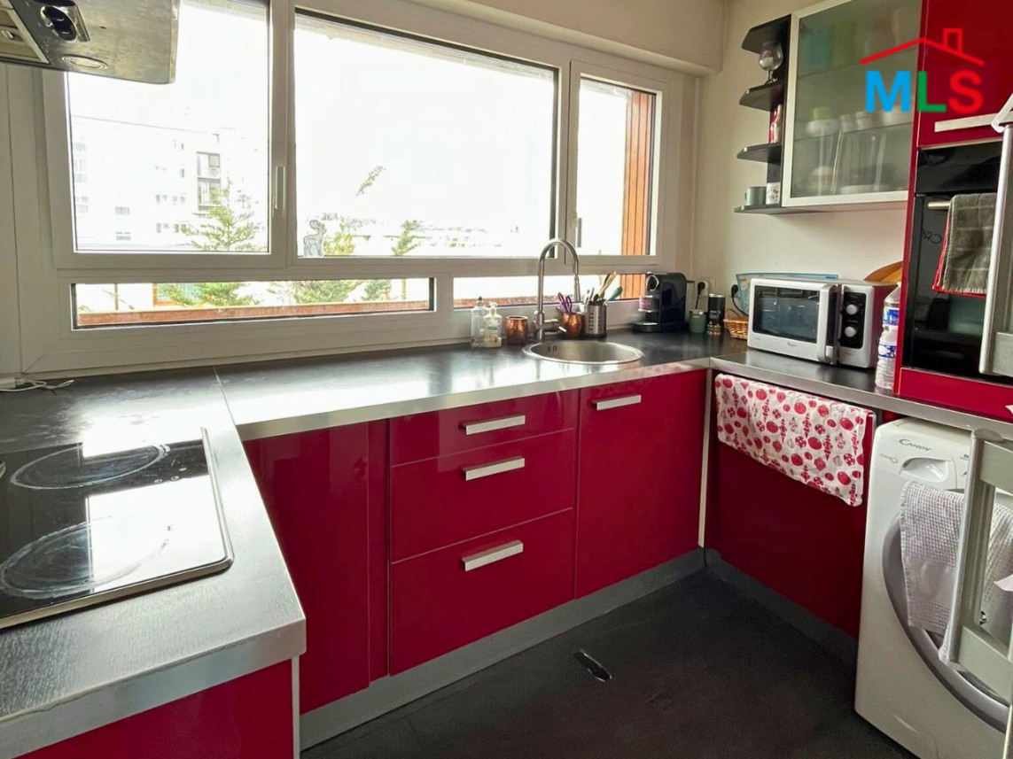 ONE-BEDROOM APARTMENT FOR SALE IN RUEIL-MALMAISON l FRANCE - 53m2